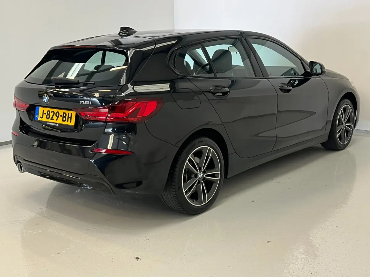 118i Executive Edition / NL-auto / BTW / CarPlay