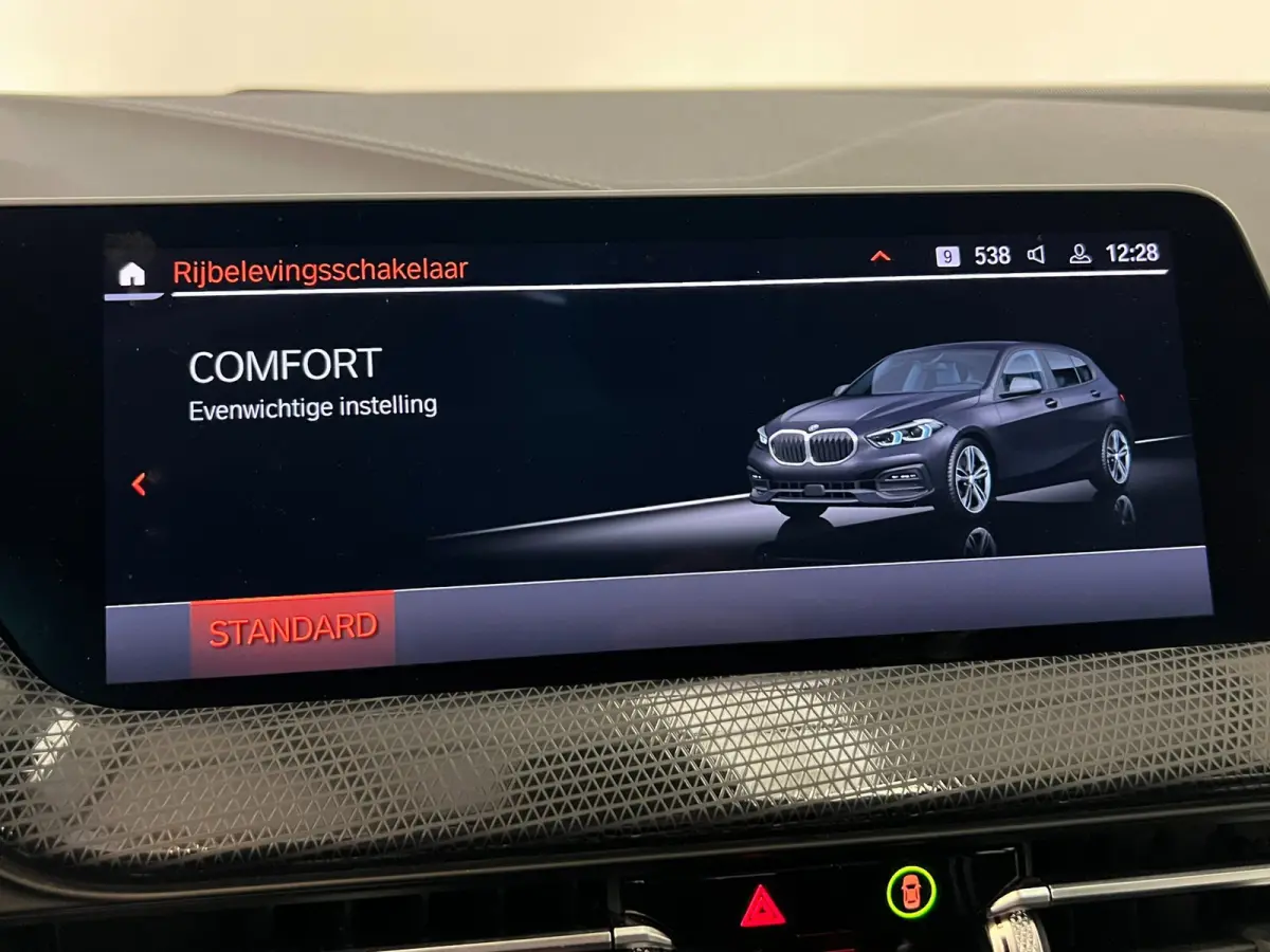 118i Executive Edition / NL-auto / BTW / CarPlay