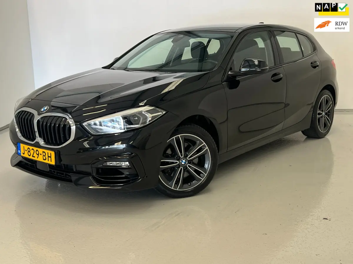 118i Executive Edition / NL-auto / BTW / CarPlay