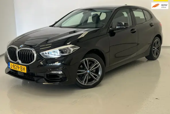 118i Executive Edition / NL-auto / BTW / CarPlay
