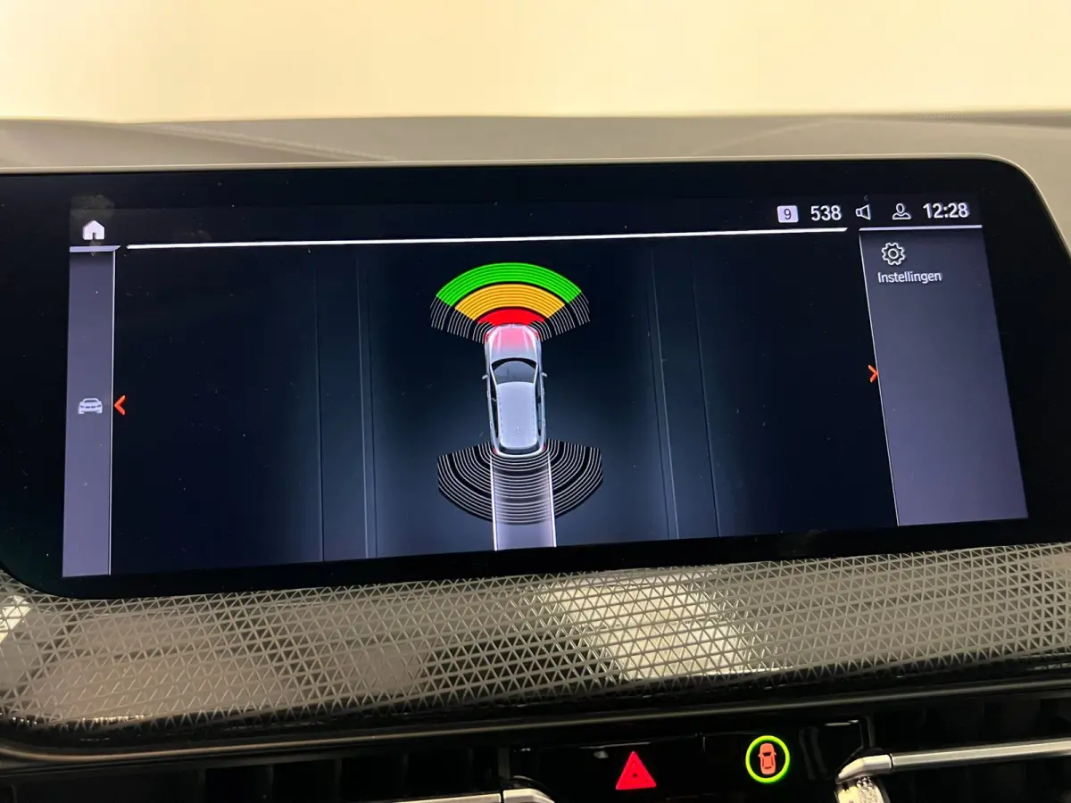 118i Executive Edition / NL-auto / BTW / CarPlay
