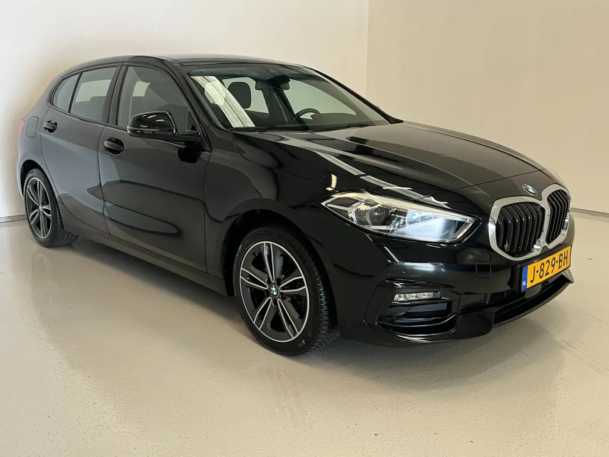 118i Executive Edition / NL-auto / BTW / CarPlay
