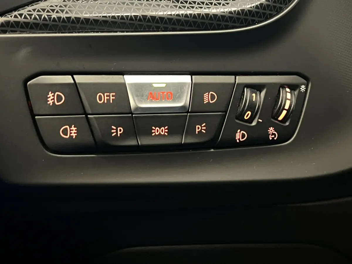 118i Executive Edition / NL-auto / BTW / CarPlay