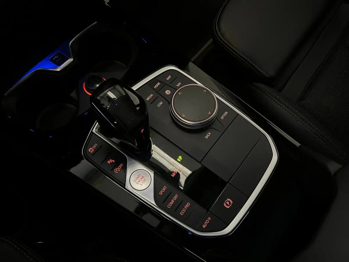 118i Executive Edition / NL-auto / BTW / CarPlay