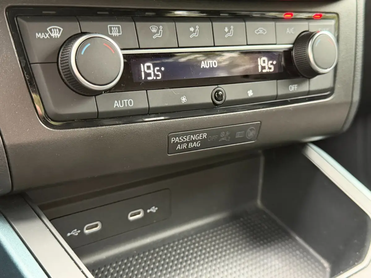 1.0 TSI Xperience Business Connect Automaat, CarPlay, Clima, Sfeerverlichting
