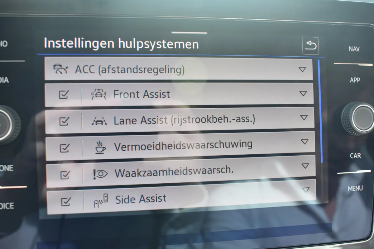 Life Edition | 'App-Connect' draadloze smartphone integratie | Achterlichten LED | Afstandscontrolesysteem (Front Assist)
