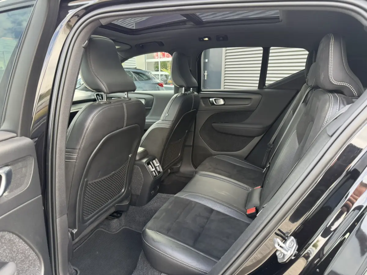 P8 AWD R-Design Panoramadak Trekhaak 20 inch Carplay Harman-Kardon Keyless Entry