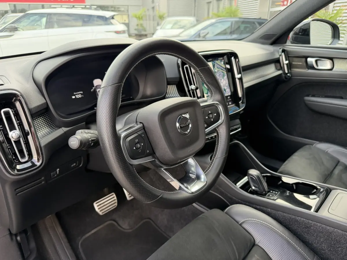 P8 AWD R-Design Panoramadak Trekhaak 20 inch Carplay Harman-Kardon Keyless Entry