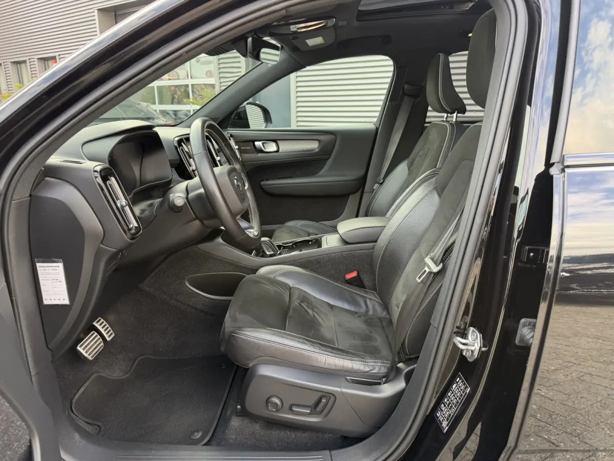 P8 AWD R-Design Panoramadak Trekhaak 20 inch Carplay Harman-Kardon Keyless Entry