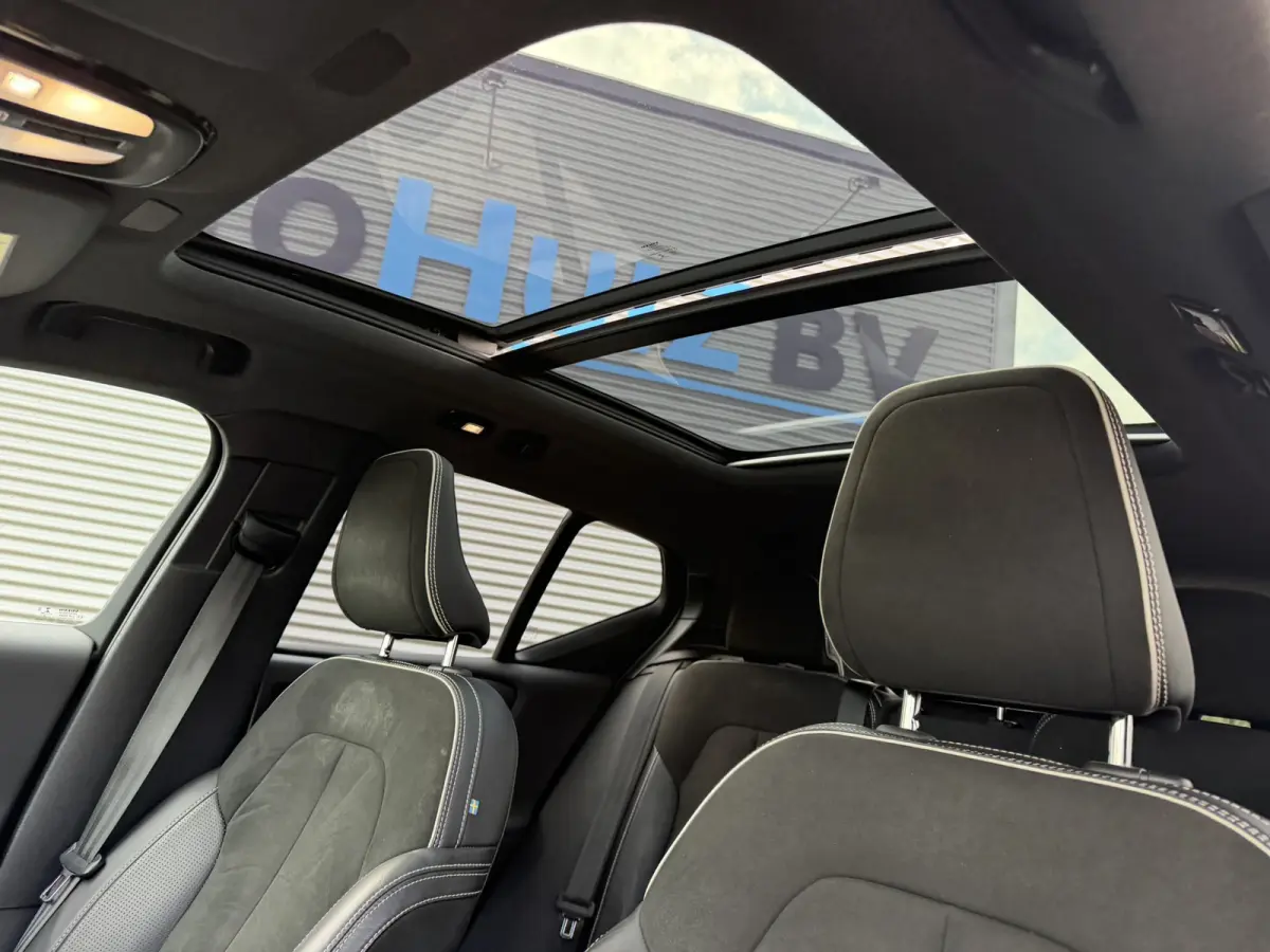P8 AWD R-Design Panoramadak Trekhaak 20 inch Carplay Harman-Kardon Keyless Entry