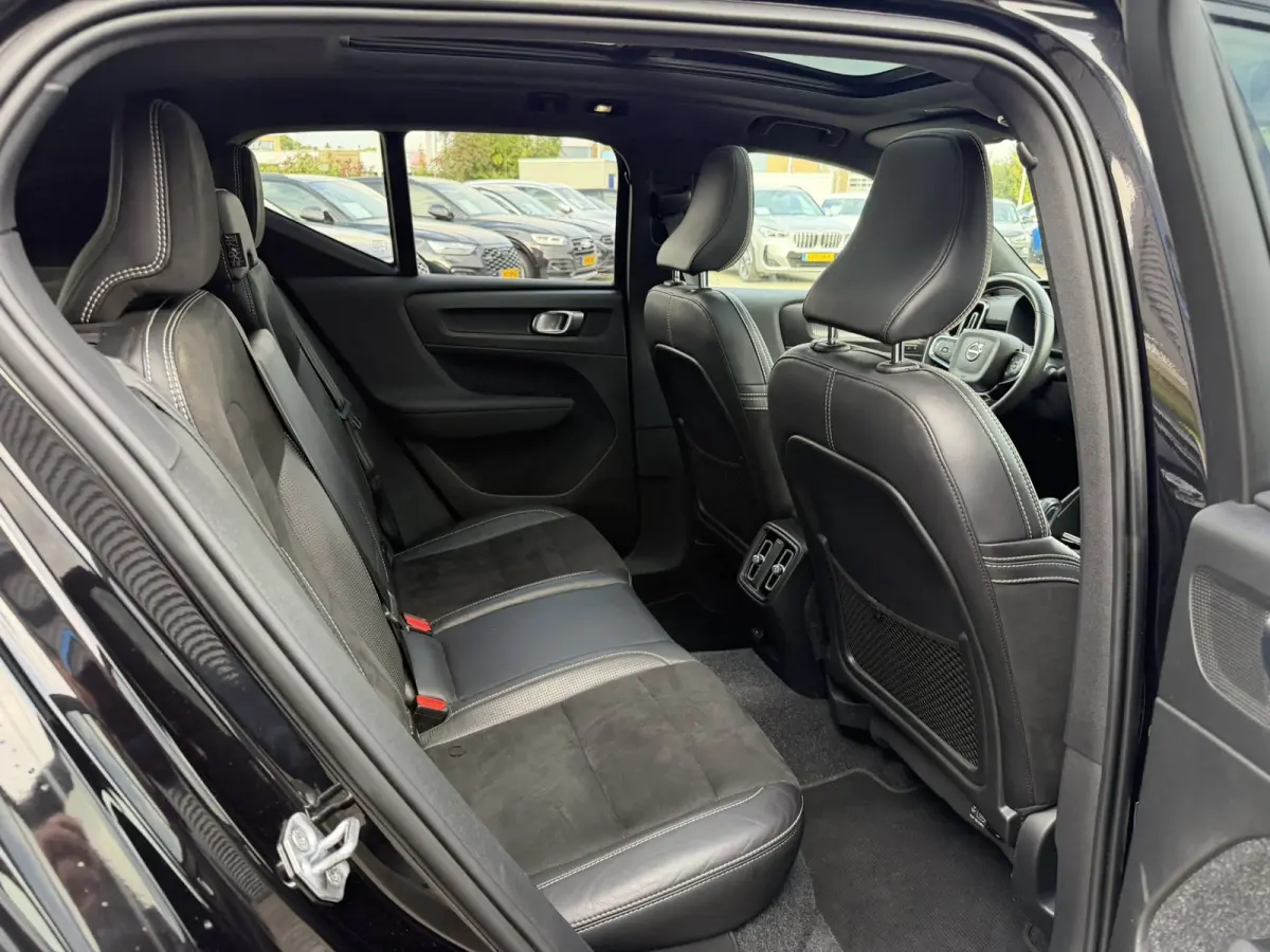 P8 AWD R-Design Panoramadak Trekhaak 20 inch Carplay Harman-Kardon Keyless Entry