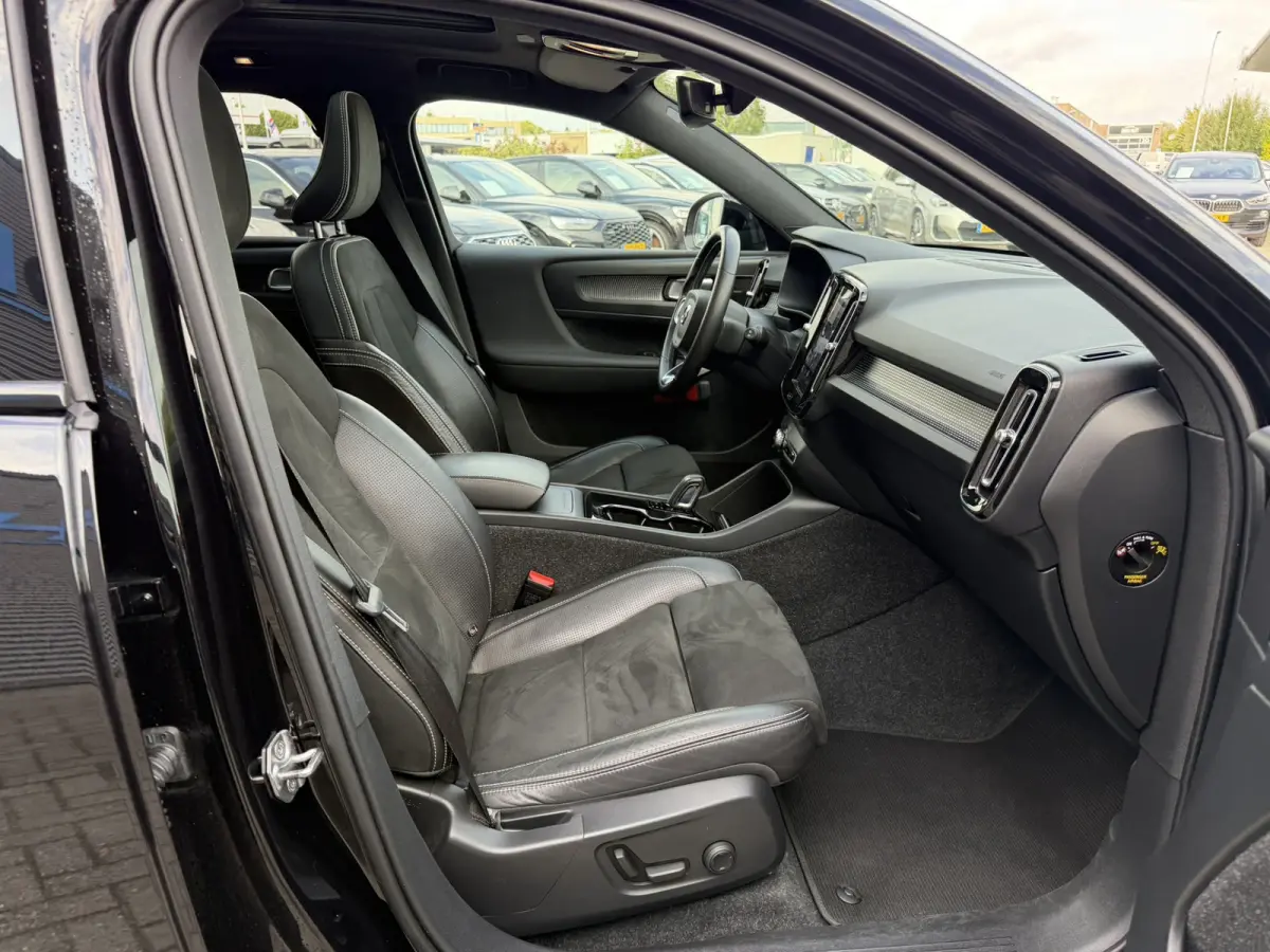 P8 AWD R-Design Panoramadak Trekhaak 20 inch Carplay Harman-Kardon Keyless Entry