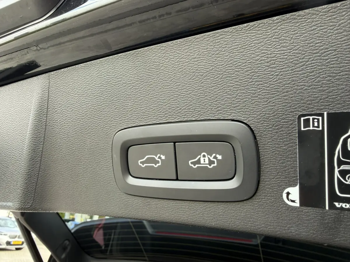 P8 AWD R-Design Panoramadak Trekhaak 20 inch Carplay Harman-Kardon Keyless Entry