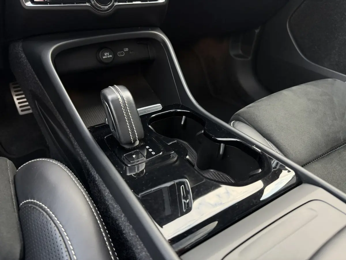 P8 AWD R-Design Panoramadak Trekhaak 20 inch Carplay Harman-Kardon Keyless Entry