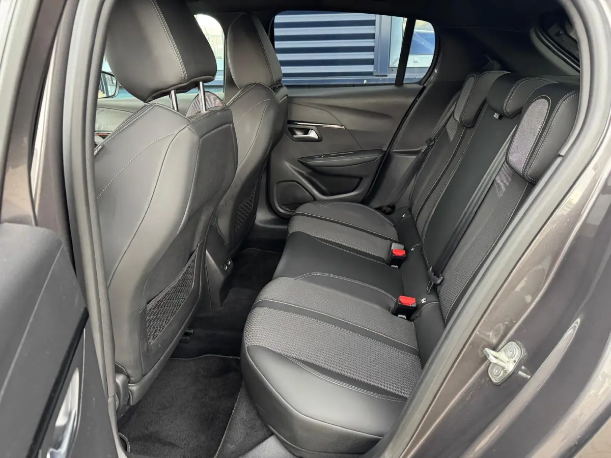 1.2 PureTech GT Pack | CAMERA | NAVI | APPLE CARPLAY/ANDROID AUTO | 17'' LM VELGEN | LED | KEYLESS |
