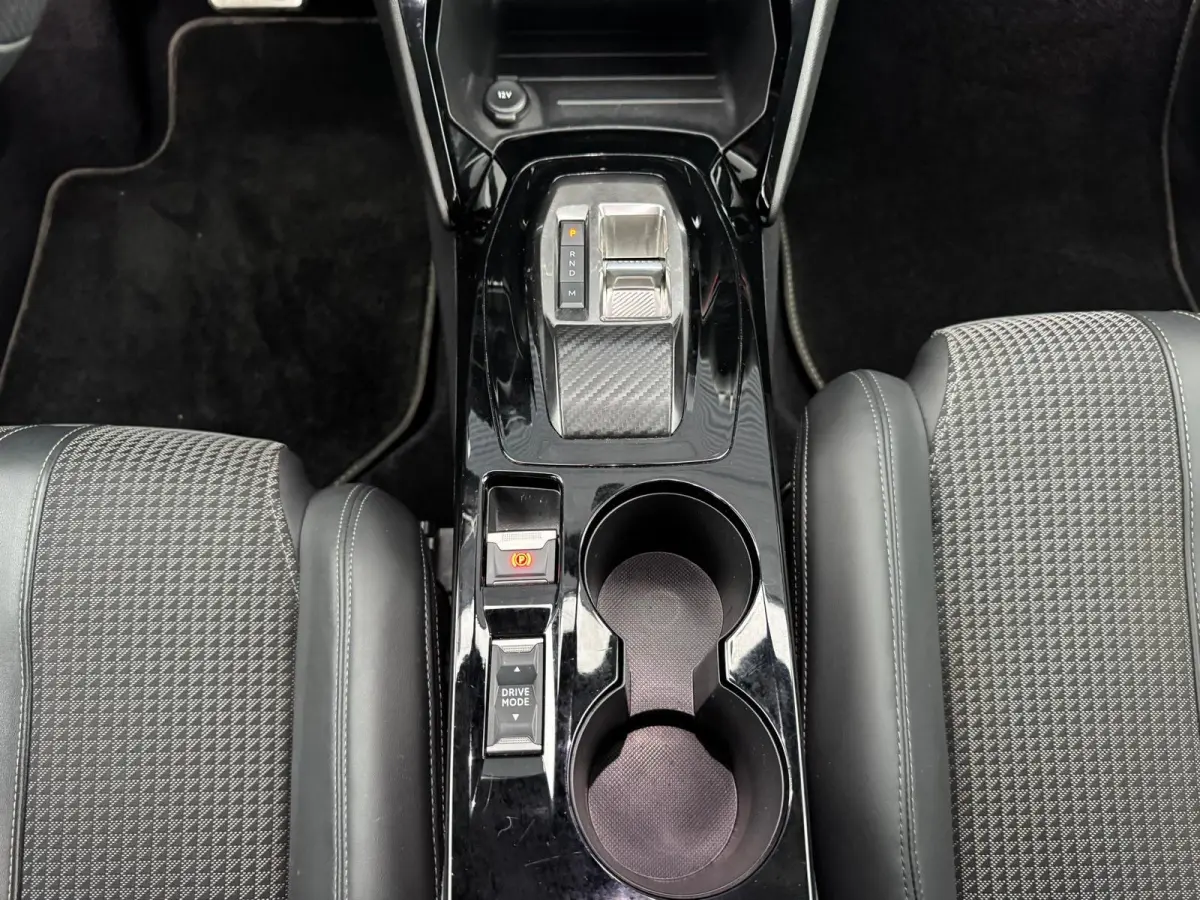 1.2 PureTech GT Pack | CAMERA | NAVI | APPLE CARPLAY/ANDROID AUTO | 17'' LM VELGEN | LED | KEYLESS |