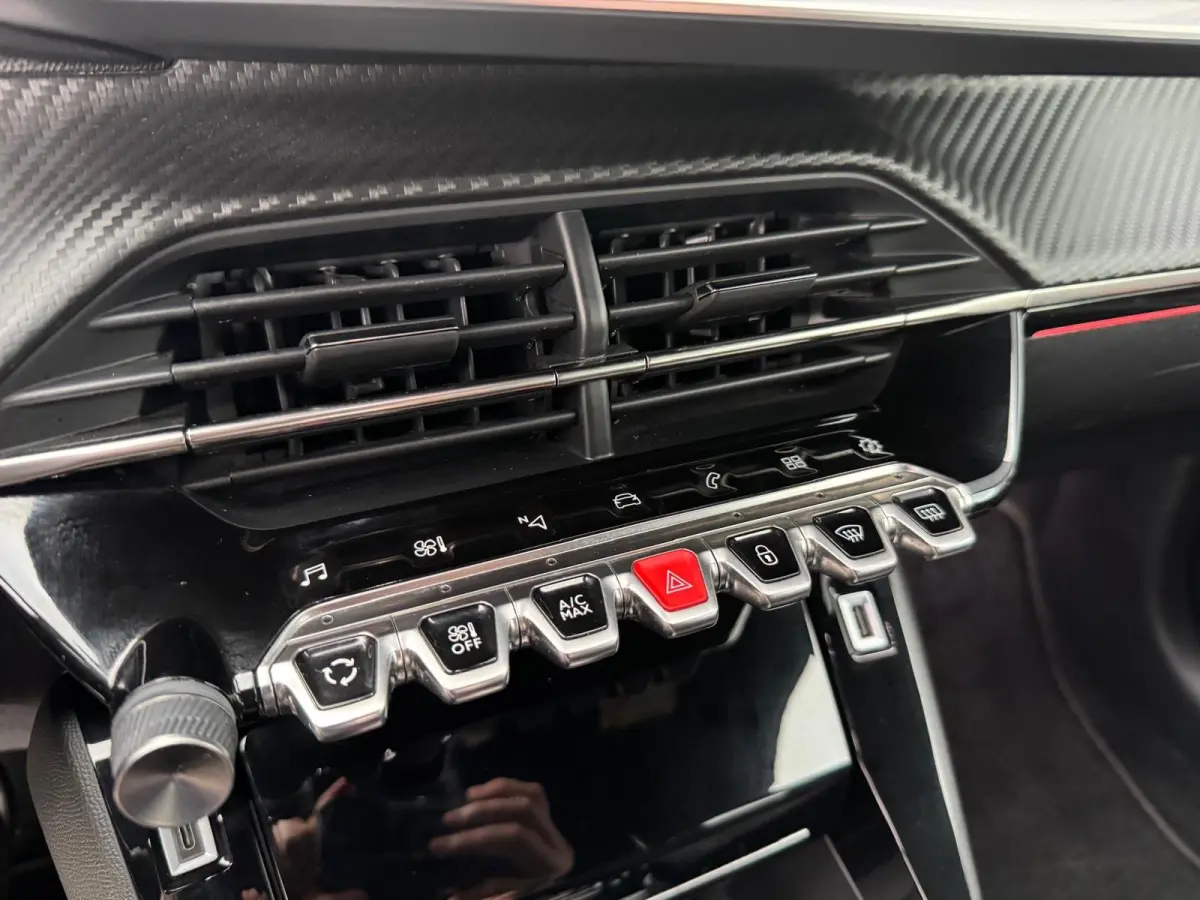 1.2 PureTech GT Pack | CAMERA | NAVI | APPLE CARPLAY/ANDROID AUTO | 17'' LM VELGEN | LED | KEYLESS |