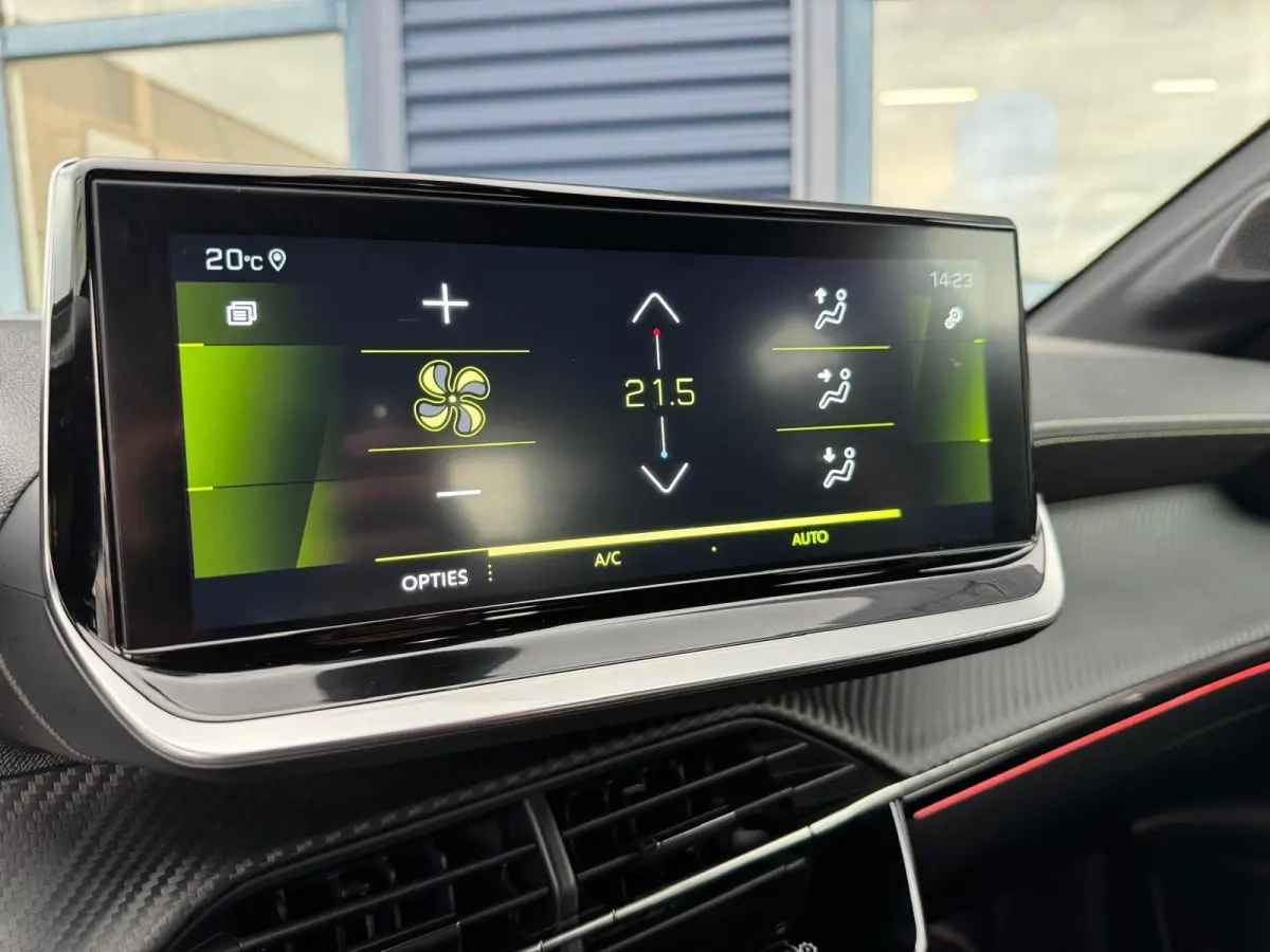 1.2 PureTech GT Pack | CAMERA | NAVI | APPLE CARPLAY/ANDROID AUTO | 17'' LM VELGEN | LED | KEYLESS |