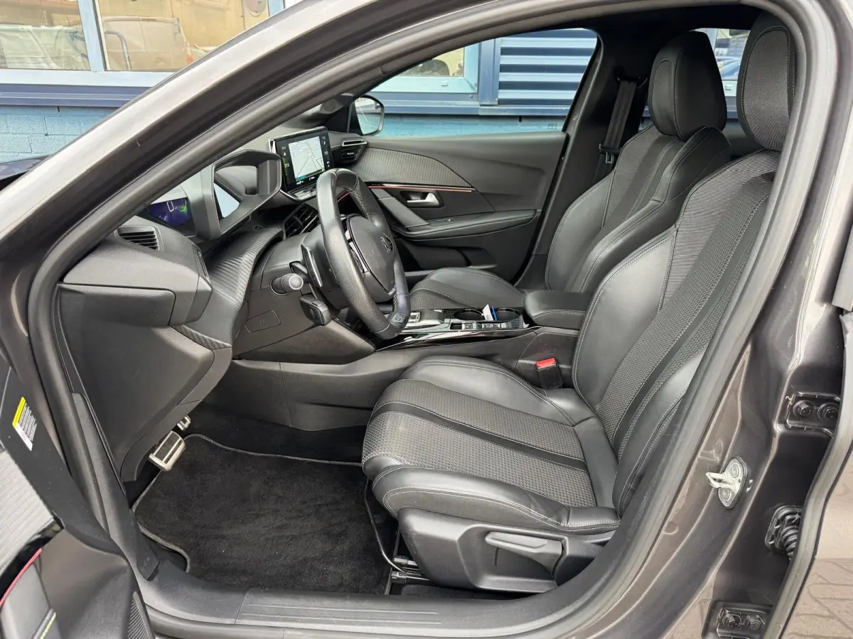 1.2 PureTech GT Pack | CAMERA | NAVI | APPLE CARPLAY/ANDROID AUTO | 17'' LM VELGEN | LED | KEYLESS |