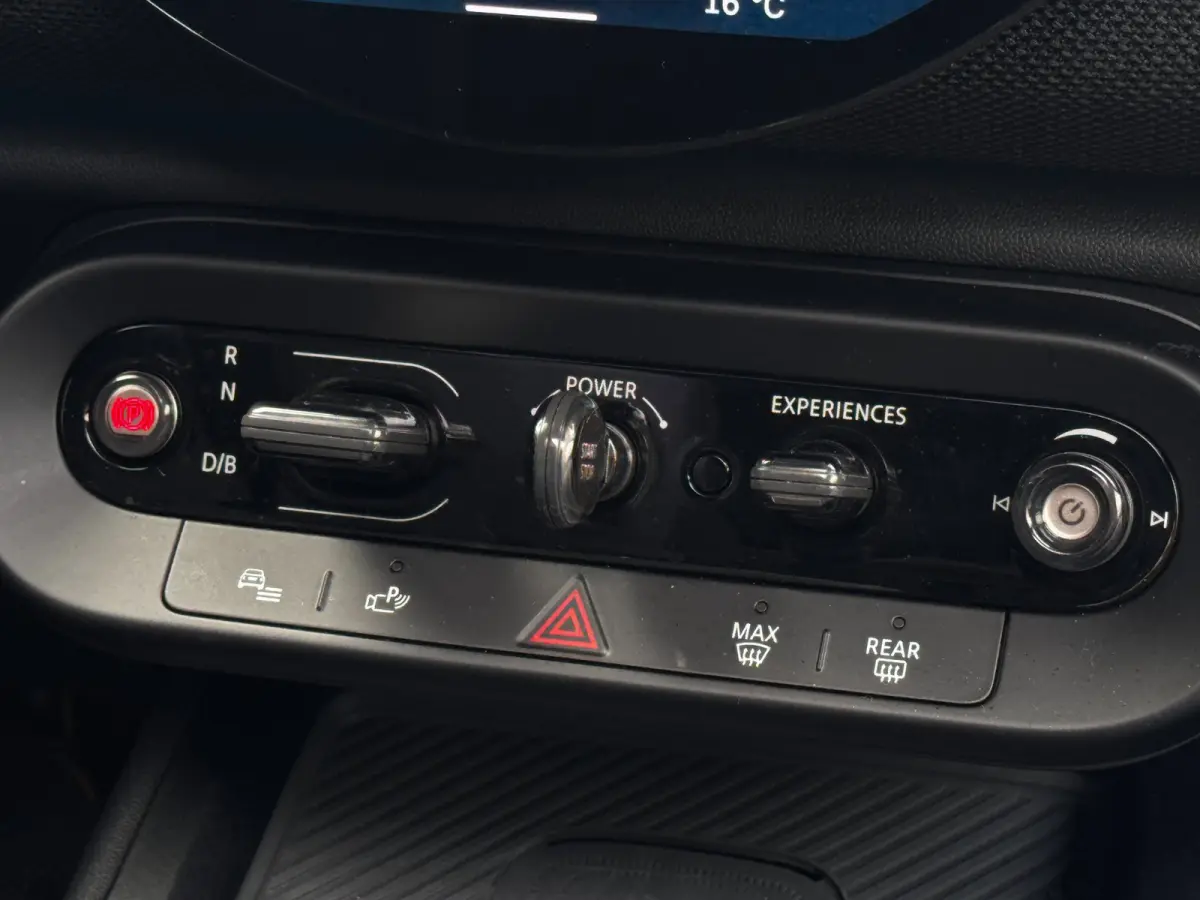 E Favoured XL 66.5 kWh | 97% SOH | Pano | 360 Camera | Harman / Kardon | HUD | Elek. Achterklep