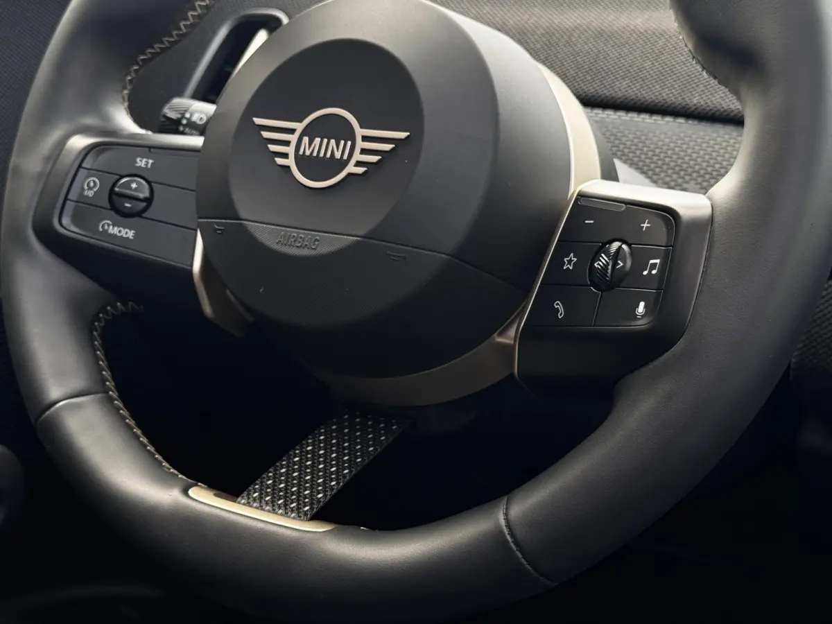 E Favoured XL 66.5 kWh | 97% SOH | Pano | 360 Camera | Harman / Kardon | HUD | Elek. Achterklep