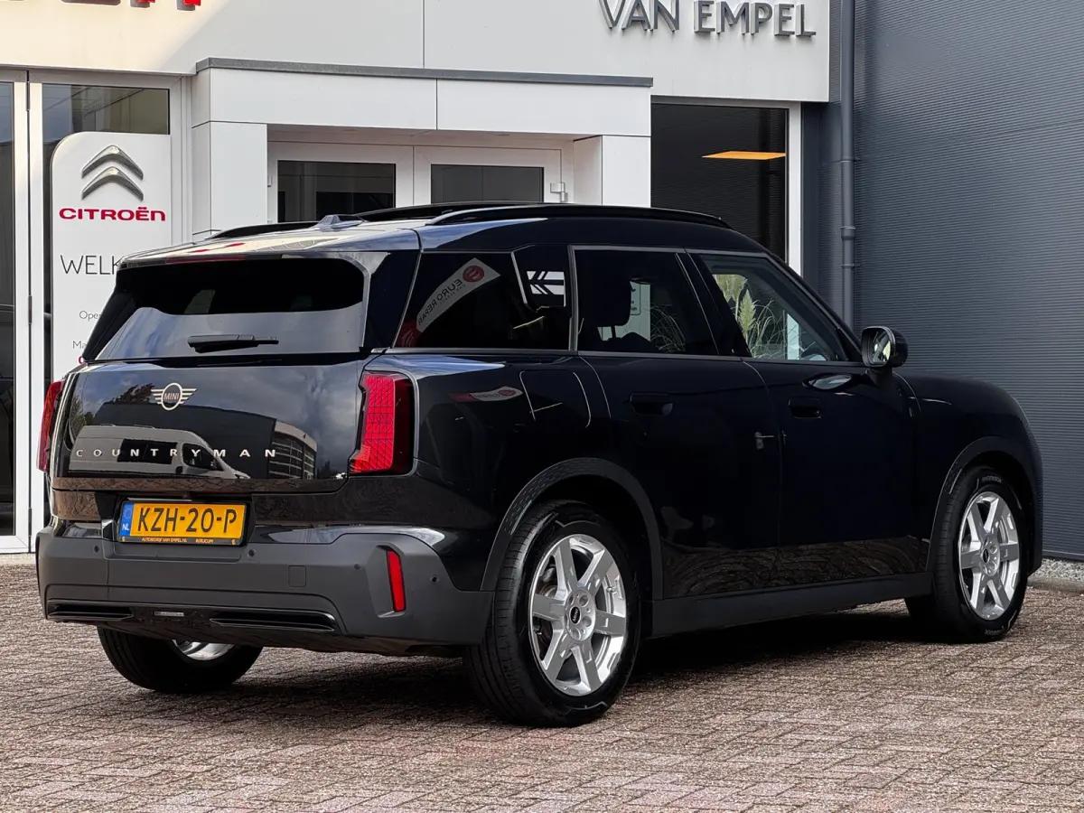 E Favoured XL 66.5 kWh | 97% SOH | Pano | 360 Camera | Harman / Kardon | HUD | Elek. Achterklep