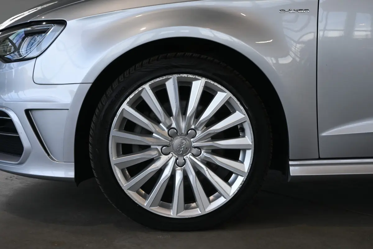 1.4 e-tron PHEV S-line Clima Cruise control Lane assist Xenon LED Licht metaal PDC Inruil mogelijk