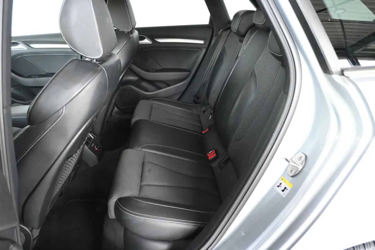 1.4 e-tron PHEV S-line Clima Cruise control Lane assist Xenon LED Licht metaal PDC Inruil mogelijk