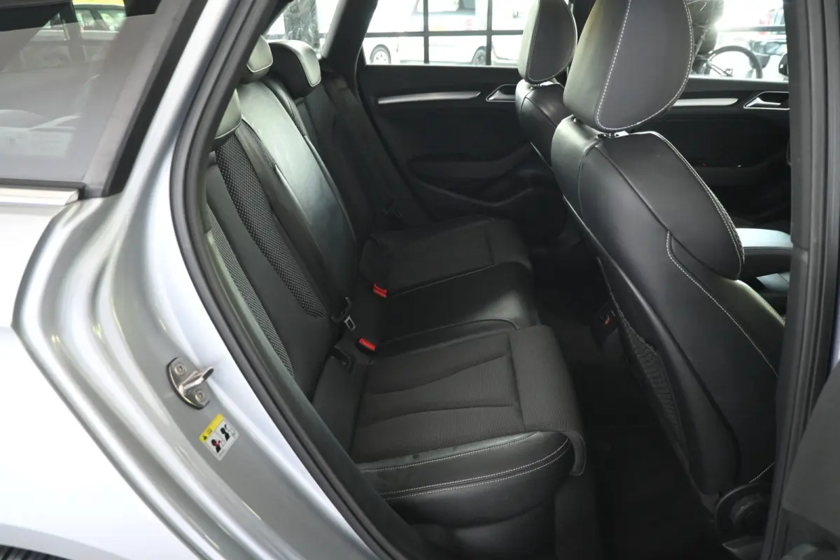 1.4 e-tron PHEV S-line Clima Cruise control Lane assist Xenon LED Licht metaal PDC Inruil mogelijk