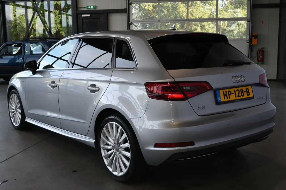 1.4 e-tron PHEV S-line Clima Cruise control Lane assist Xenon LED Licht metaal PDC Inruil mogelijk