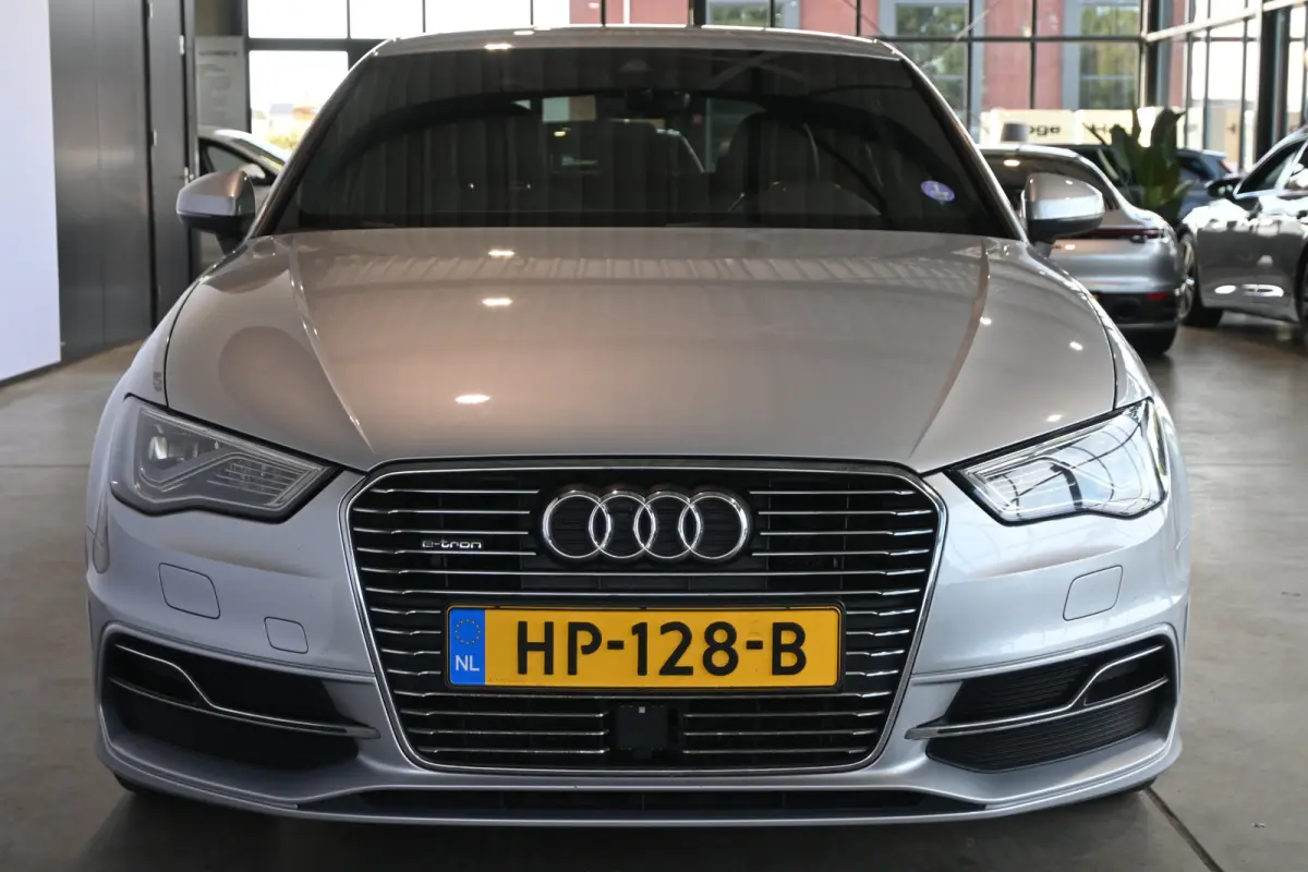 1.4 e-tron PHEV S-line Clima Cruise control Lane assist Xenon LED Licht metaal PDC Inruil mogelijk