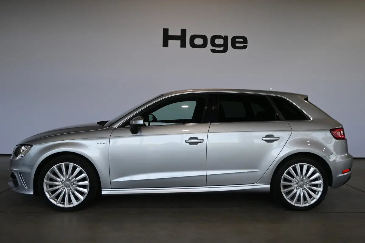 1.4 e-tron PHEV S-line Clima Cruise control Lane assist Xenon LED Licht metaal PDC Inruil mogelijk