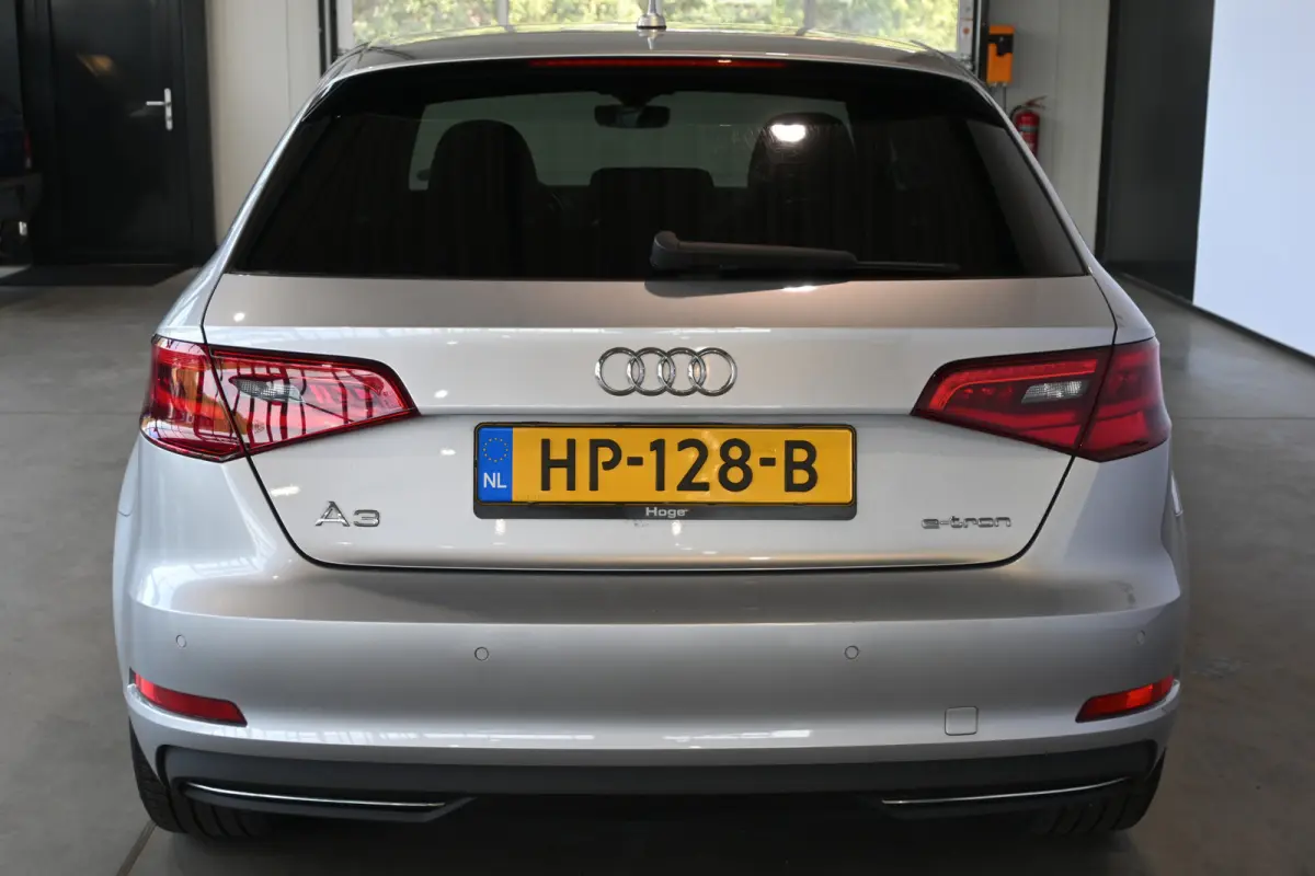 1.4 e-tron PHEV S-line Clima Cruise control Lane assist Xenon LED Licht metaal PDC Inruil mogelijk