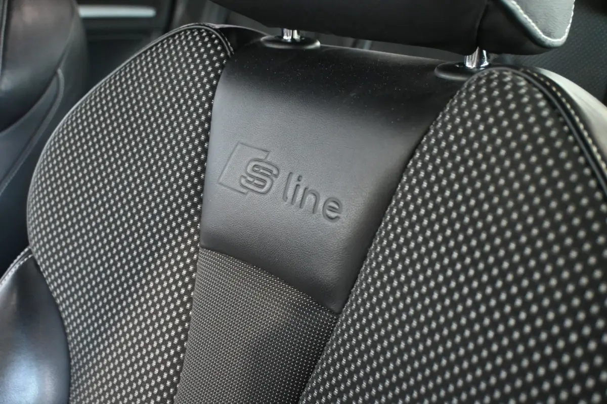1.4 e-tron PHEV S-line Clima Cruise control Lane assist Xenon LED Licht metaal PDC Inruil mogelijk