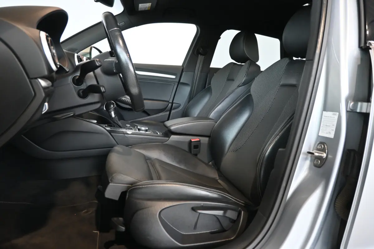 1.4 e-tron PHEV S-line Clima Cruise control Lane assist Xenon LED Licht metaal PDC Inruil mogelijk