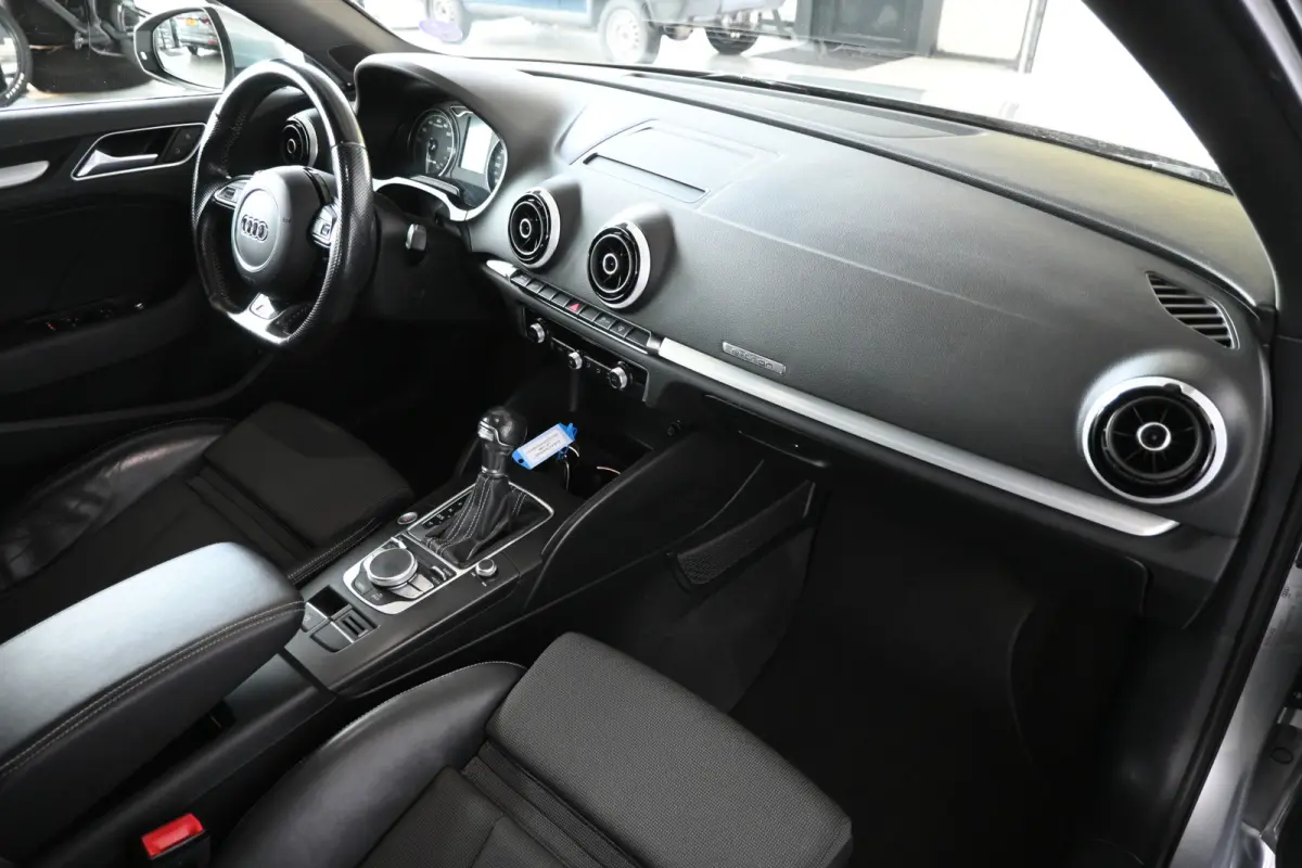 1.4 e-tron PHEV S-line Clima Cruise control Lane assist Xenon LED Licht metaal PDC Inruil mogelijk