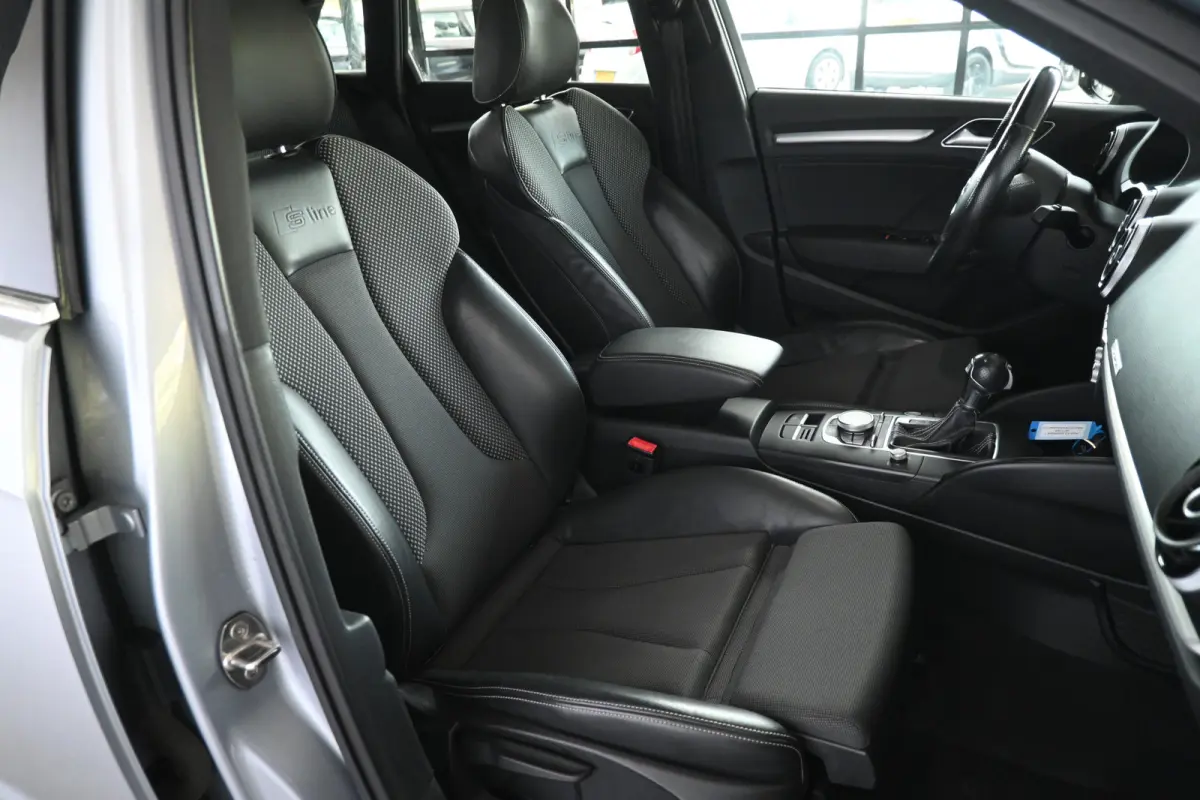 1.4 e-tron PHEV S-line Clima Cruise control Lane assist Xenon LED Licht metaal PDC Inruil mogelijk