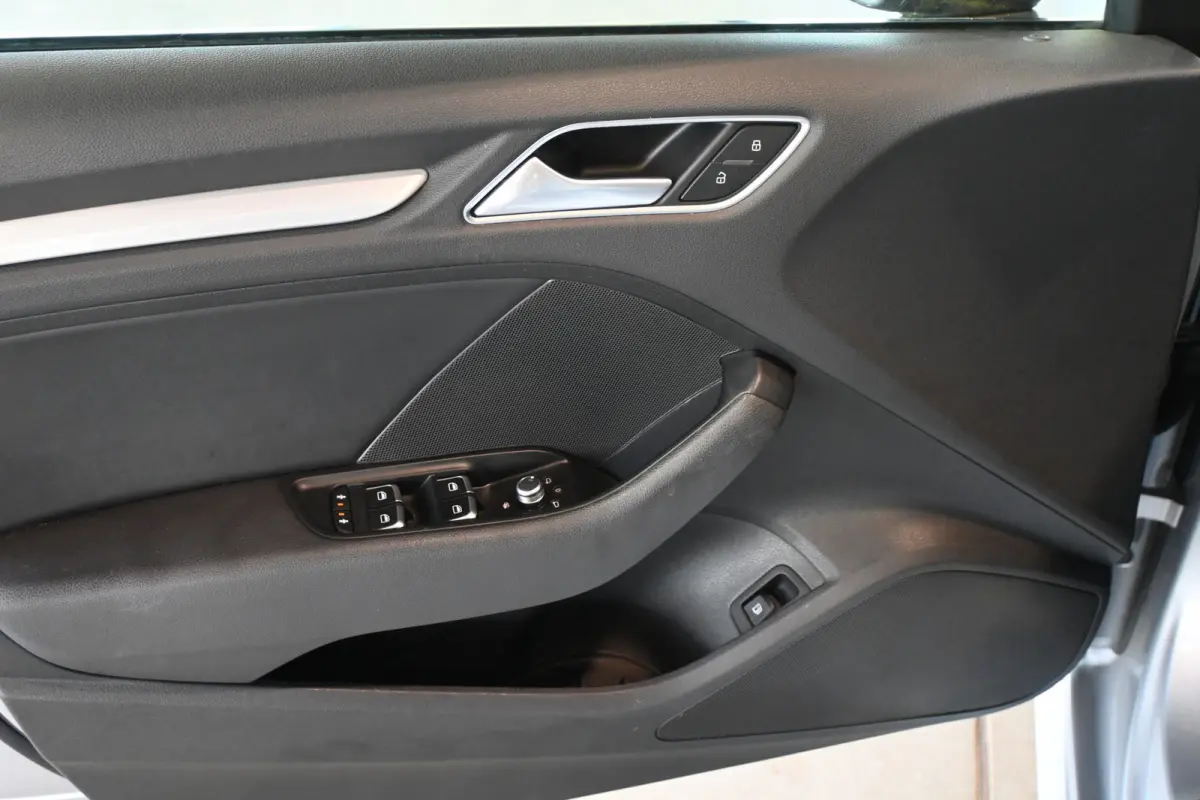 1.4 e-tron PHEV S-line Clima Cruise control Lane assist Xenon LED Licht metaal PDC Inruil mogelijk
