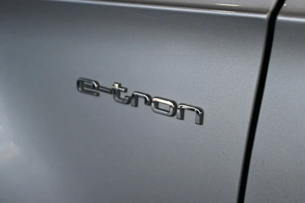 1.4 e-tron PHEV S-line Clima Cruise control Lane assist Xenon LED Licht metaal PDC Inruil mogelijk