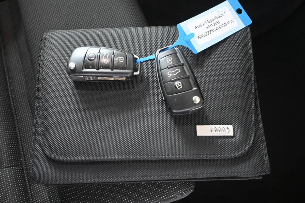 1.4 e-tron PHEV S-line Clima Cruise control Lane assist Xenon LED Licht metaal PDC Inruil mogelijk