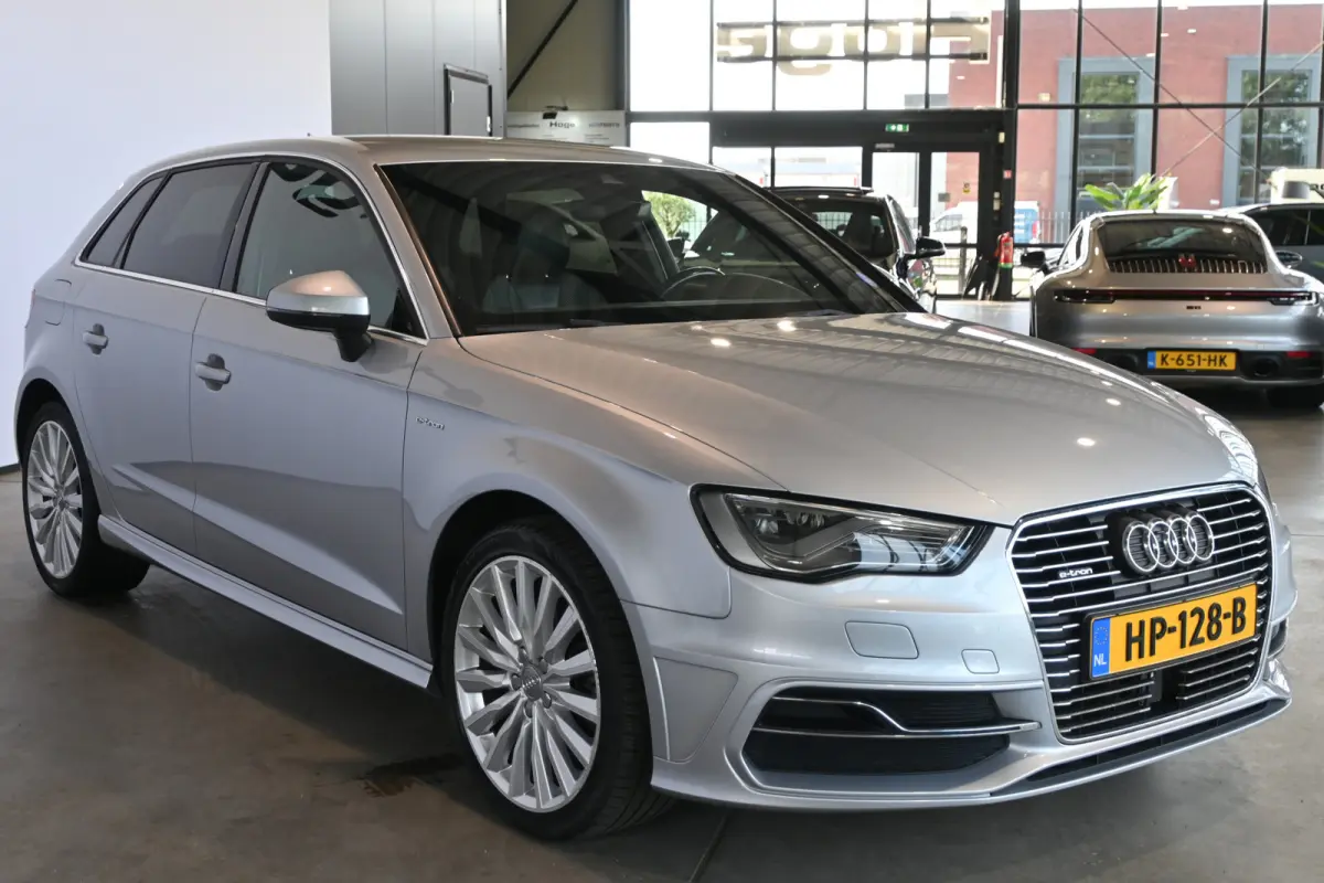 1.4 e-tron PHEV S-line Clima Cruise control Lane assist Xenon LED Licht metaal PDC Inruil mogelijk