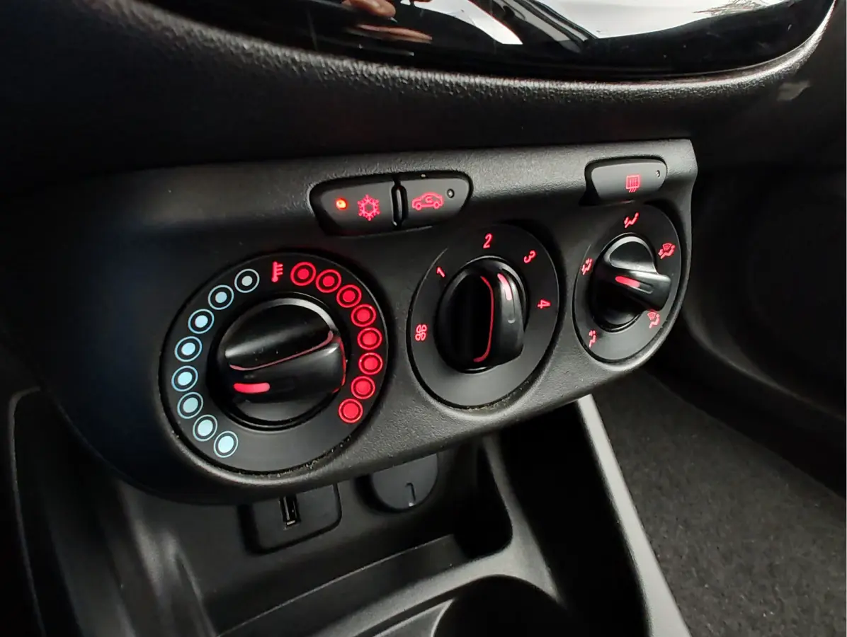 1.4 ONLINE EDITION Carplay/Android | Cruise | City Steering | Airco