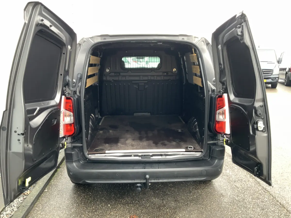 1.5 BlueHDI Club MARGE geen BTW !! Airco Cruise Trekhaak 1230 kg Euro 6