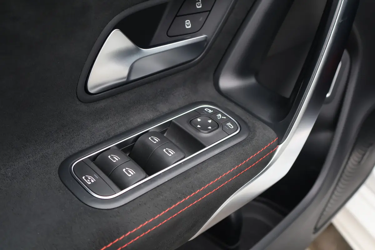 180 AMG Line | Sfeerverlichting | 19 Inch | Trekhaak | Camera | Apple Carplay / Android Auto