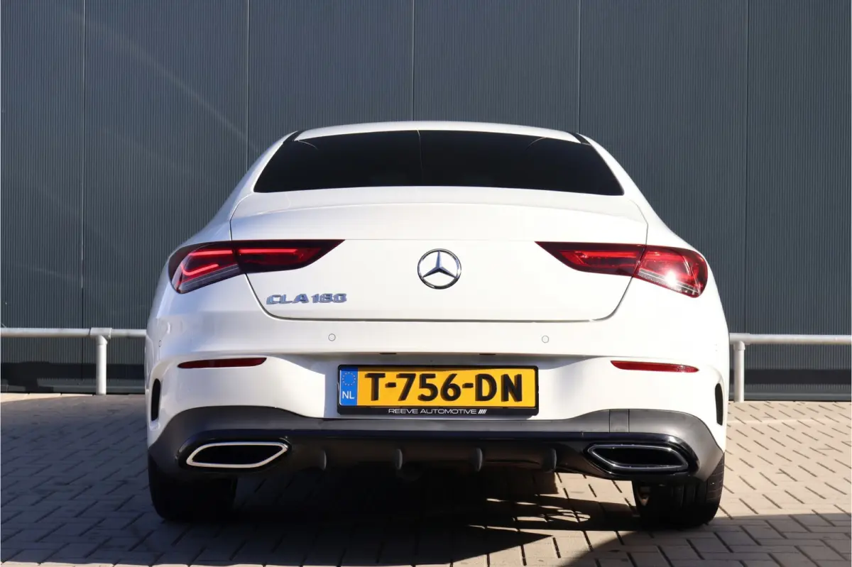180 AMG Line | Sfeerverlichting | 19 Inch | Trekhaak | Camera | Apple Carplay / Android Auto