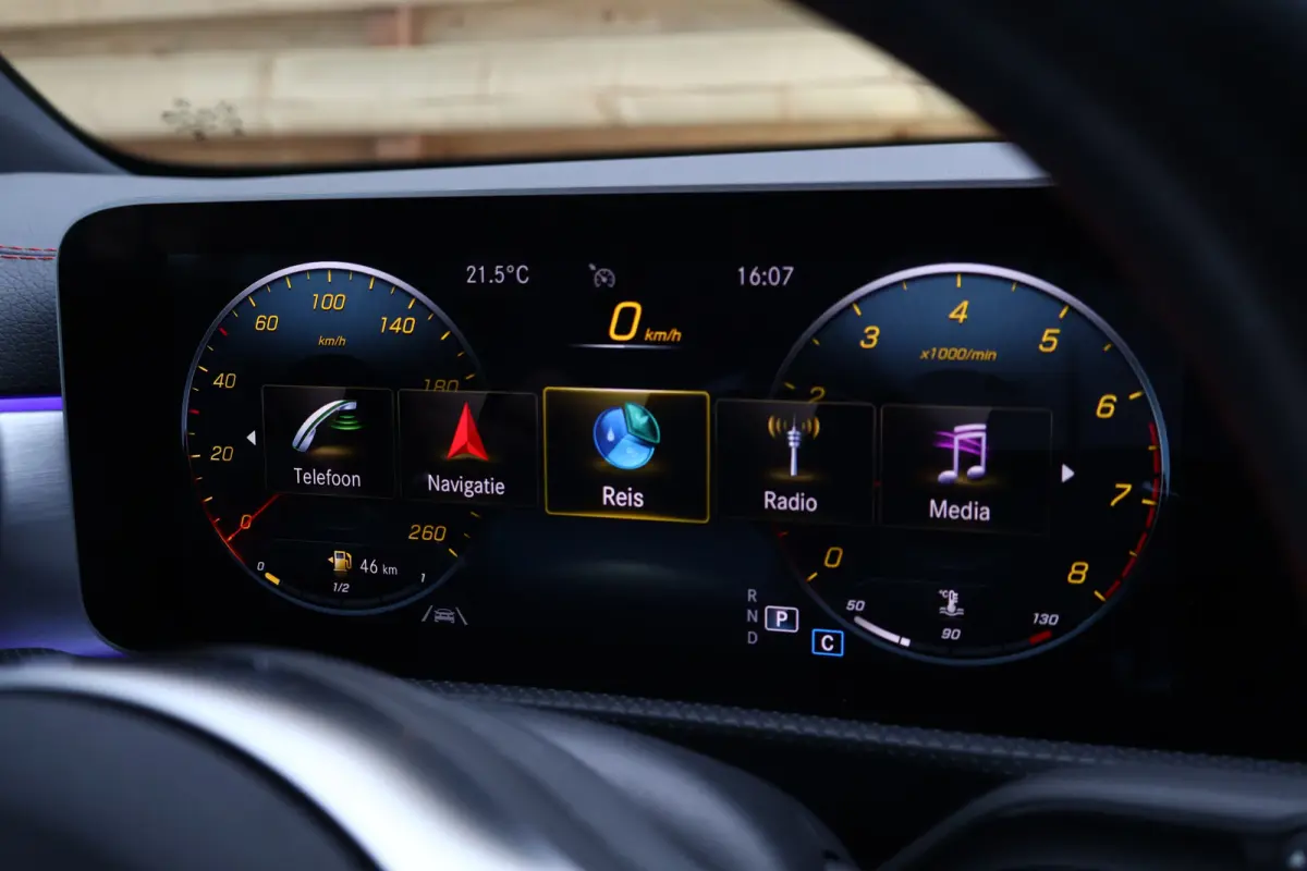 180 AMG Line | Sfeerverlichting | 19 Inch | Trekhaak | Camera | Apple Carplay / Android Auto