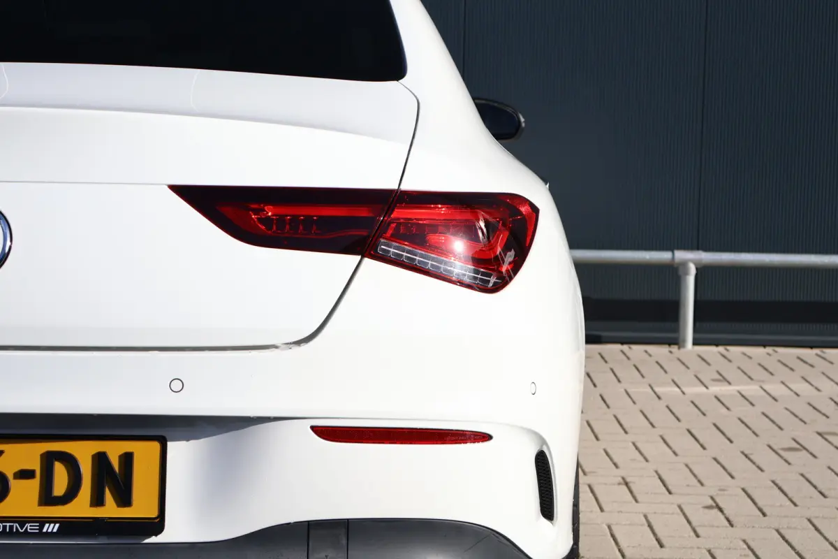 180 AMG Line | Sfeerverlichting | 19 Inch | Trekhaak | Camera | Apple Carplay / Android Auto