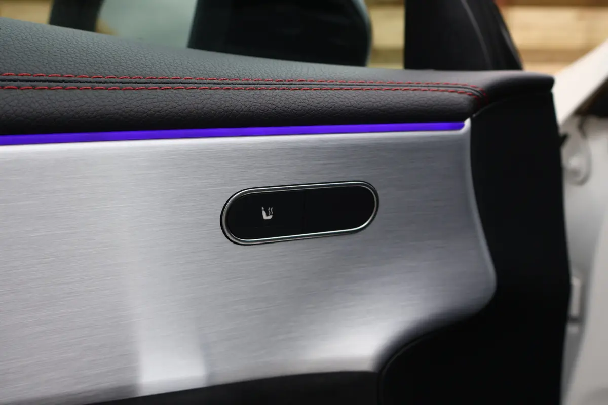 180 AMG Line | Sfeerverlichting | 19 Inch | Trekhaak | Camera | Apple Carplay / Android Auto
