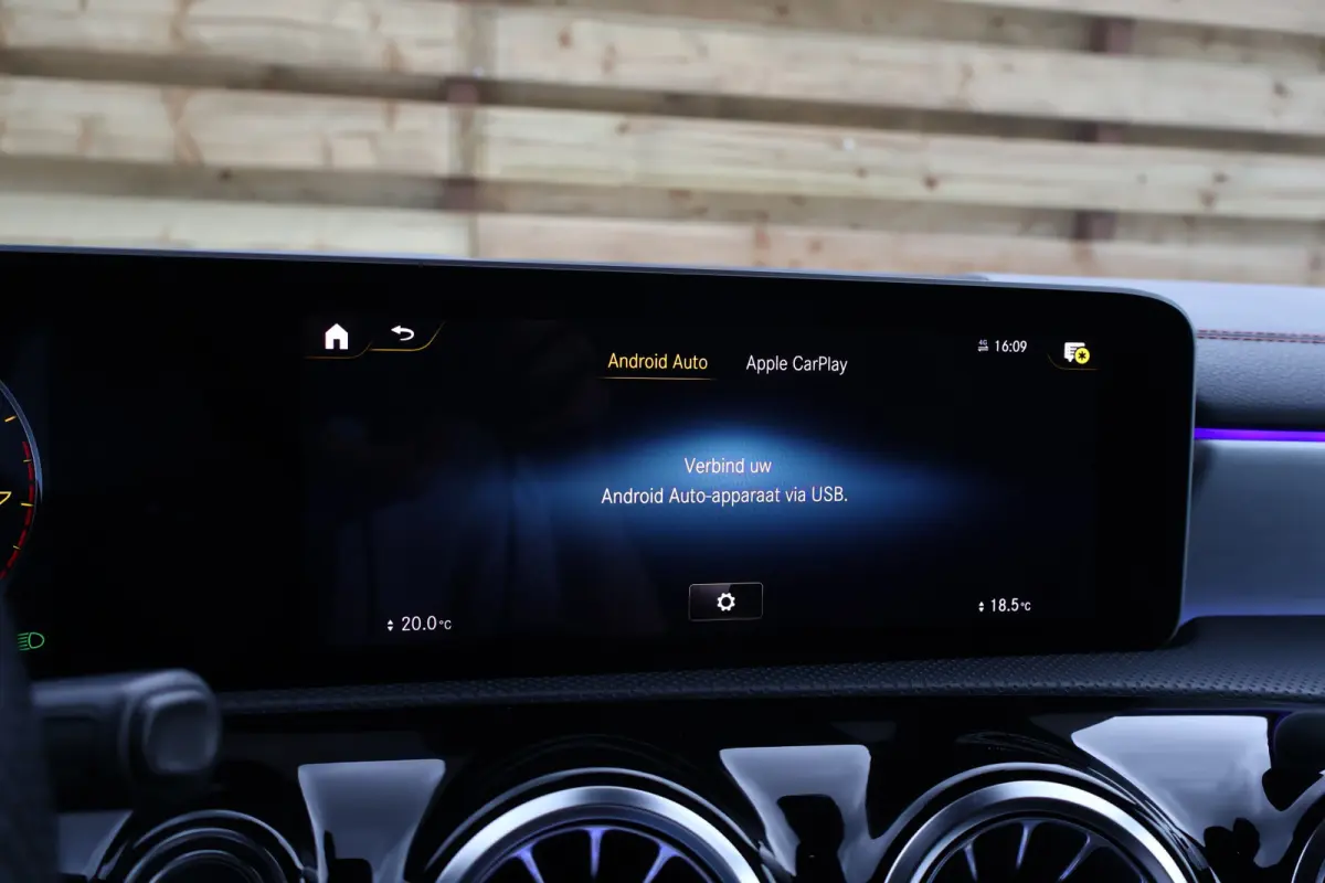180 AMG Line | Sfeerverlichting | 19 Inch | Trekhaak | Camera | Apple Carplay / Android Auto