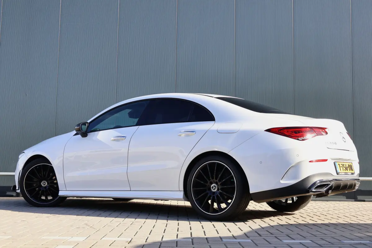 180 AMG Line | Sfeerverlichting | 19 Inch | Trekhaak | Camera | Apple Carplay / Android Auto